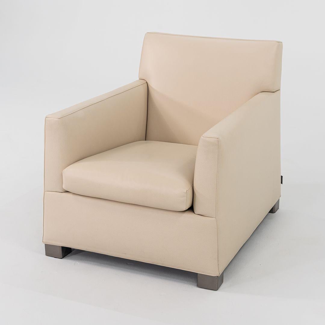 Dies ist ein Paar Club Lounge Stühle, hergestellt von Minotti in Italien in den 2010er Jahren. Ihr Design wird dem italienischen Designer Rodolfo Dordoni zugeschrieben. Die Stühle werden paarweise verkauft, und wir haben zwei Paare zum Kauf