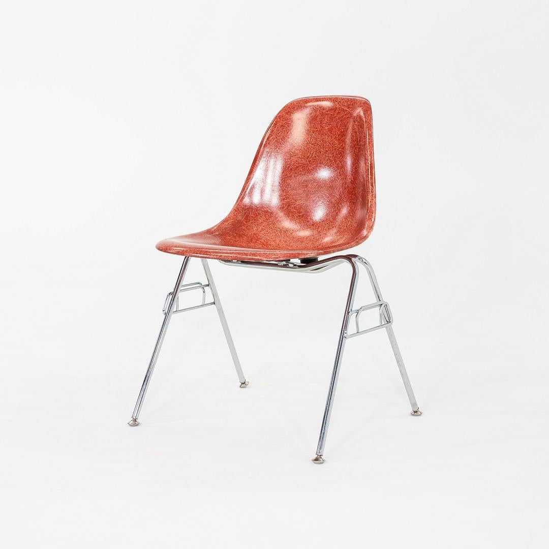 Américain Paire de chaises d'appoint en fibre de verre Eames, rouge/orange, Modernica, années 2010 en vente