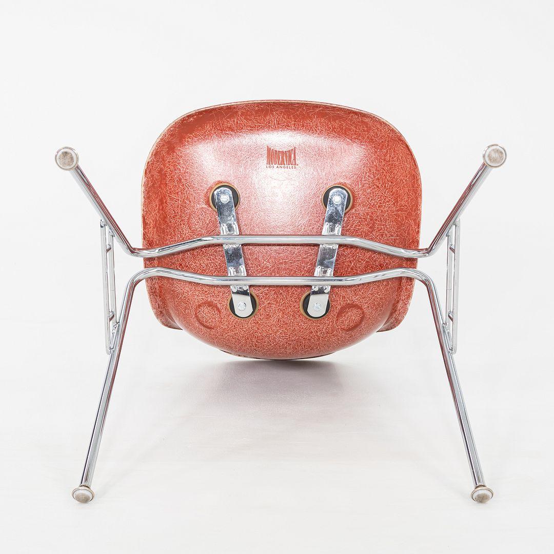 Paire de chaises d'appoint en fibre de verre Eames, rouge/orange, Modernica, années 2010 en vente 1