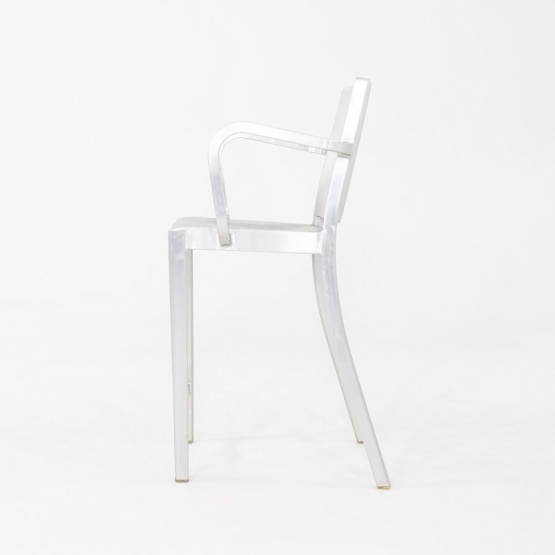Moderne 2010s Paire de tabourets de comptoir Philippe Starck pour Emeco Hudson en aluminium avec accoudoirs en vente