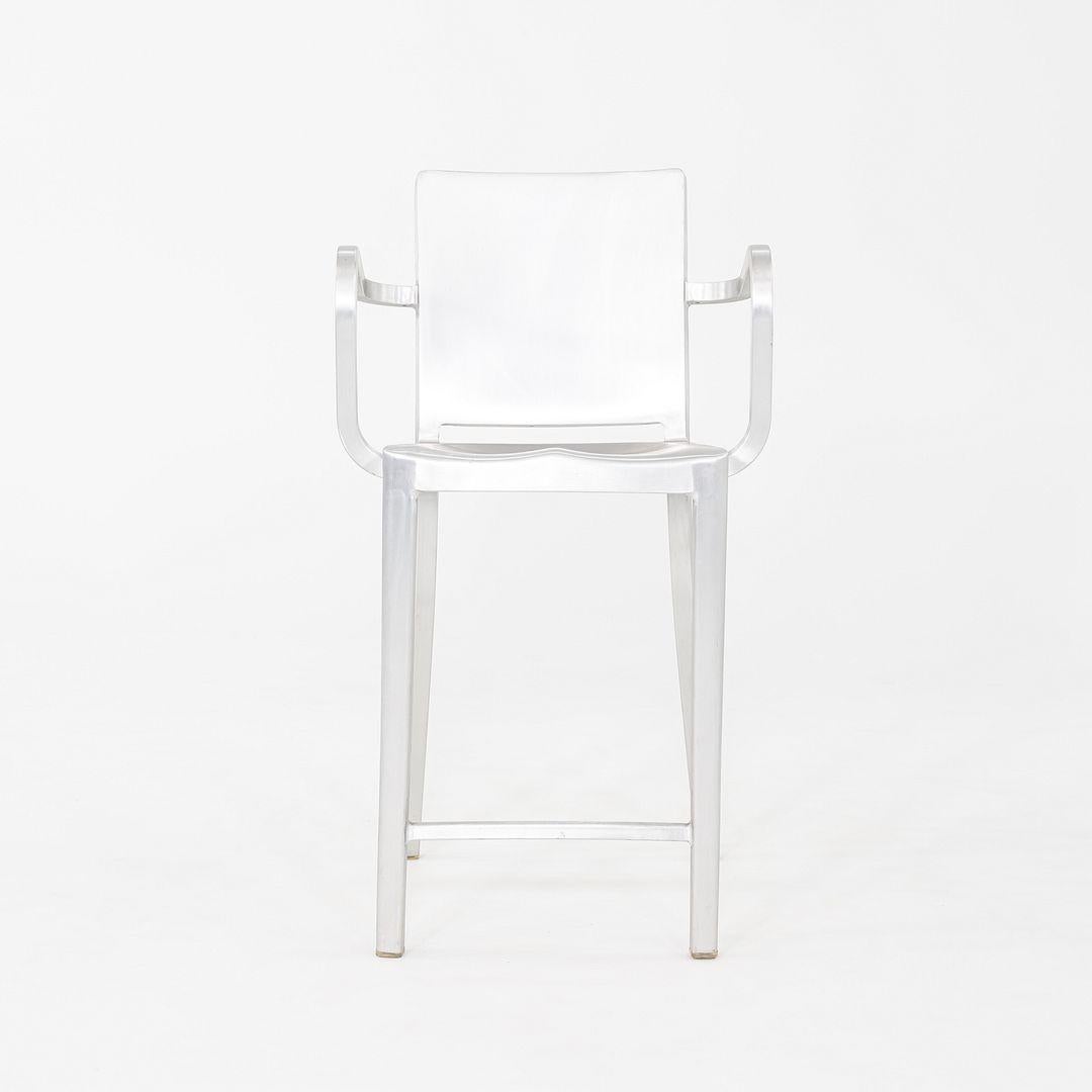 2010s Paire de tabourets de comptoir Philippe Starck pour Emeco Hudson en aluminium avec accoudoirs Bon état - En vente à Philadelphia, PA