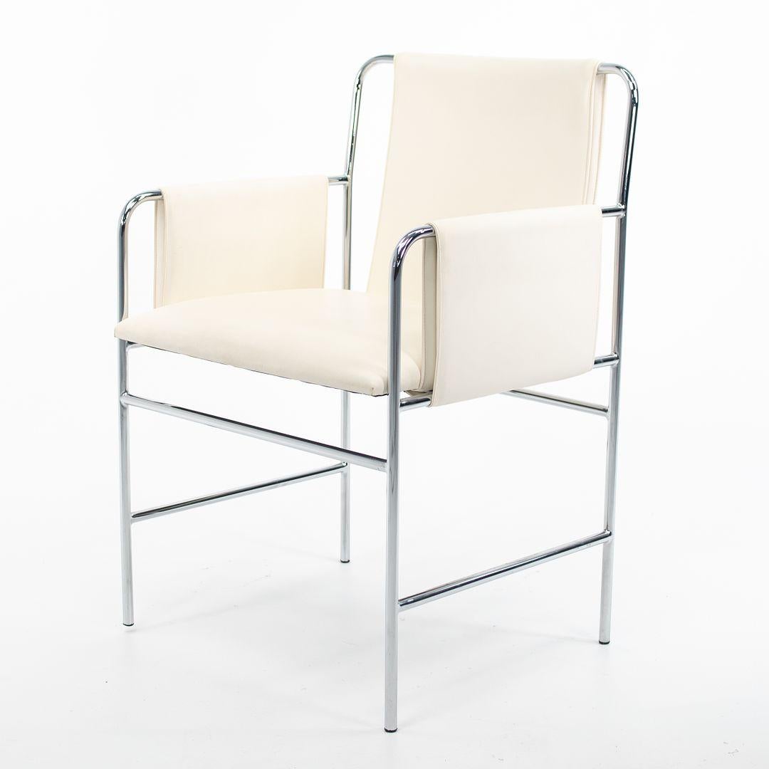 Moderne 2010s Paire de chaises The Bennetts for Geiger Envelope Chairs en cuir blanc et chrome en vente