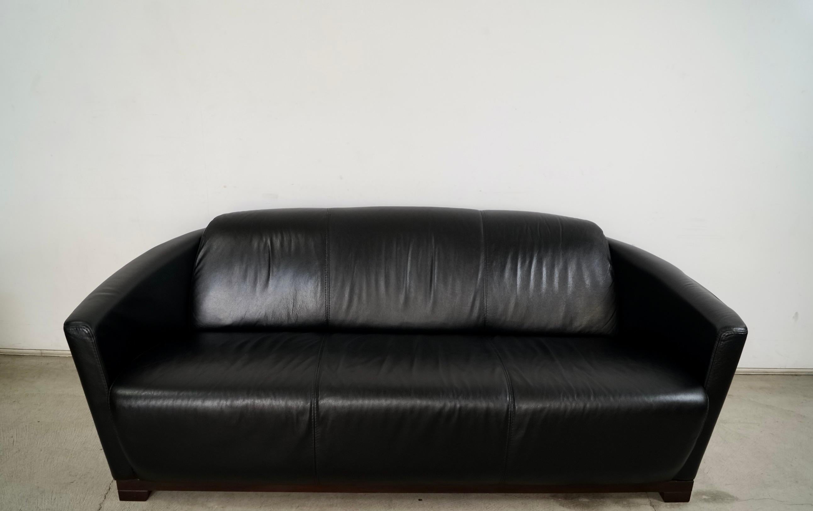 Postmodernes italienisches Ledersofa im Art-déco-Stil von Calia Italia aus dem Jahr 2010 (Art déco) im Angebot