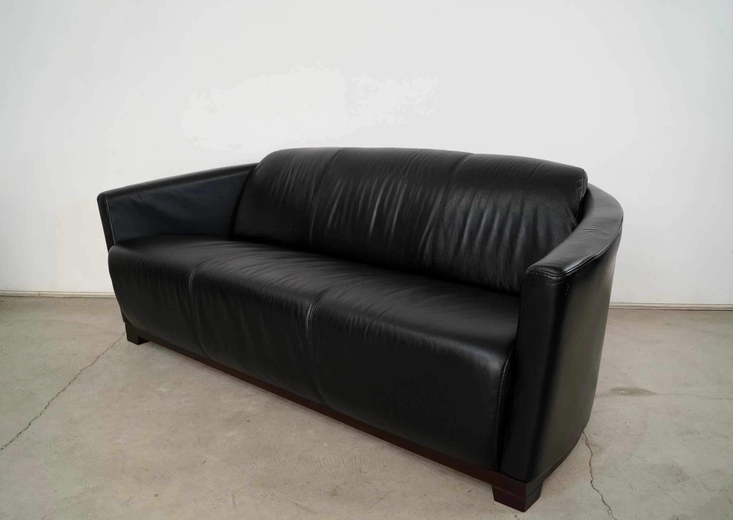 Postmodernes italienisches Ledersofa im Art-déco-Stil von Calia Italia aus dem Jahr 2010 (21. Jahrhundert und zeitgenössisch) im Angebot