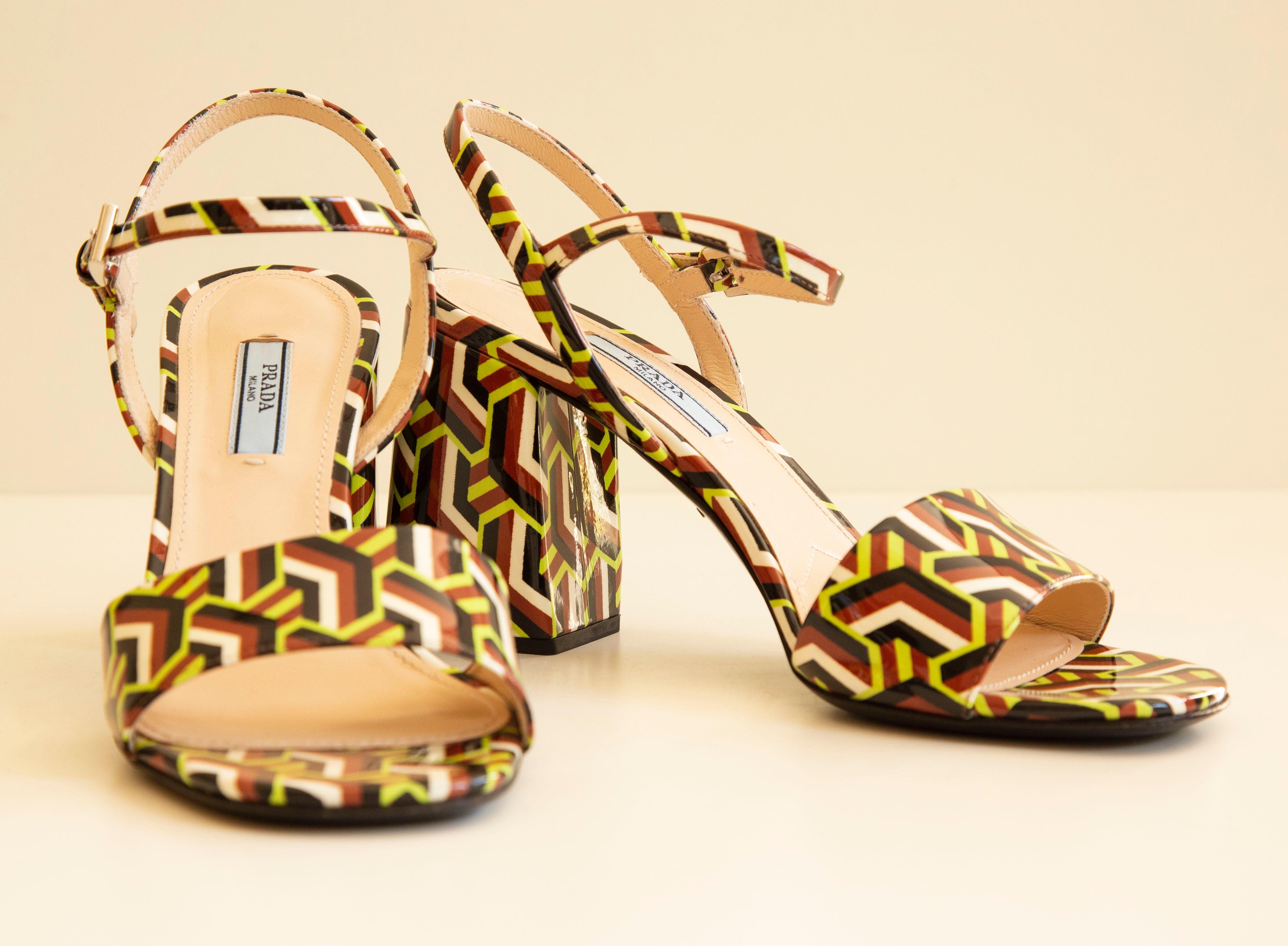 Prada sandals made of patent leather with a multicolor abstract pattern.
The sole is made of black leather and the lining is made of soft beige leather.
Worn a couple of times in very good condition. Heel height:9 cm. Size: EU 38.