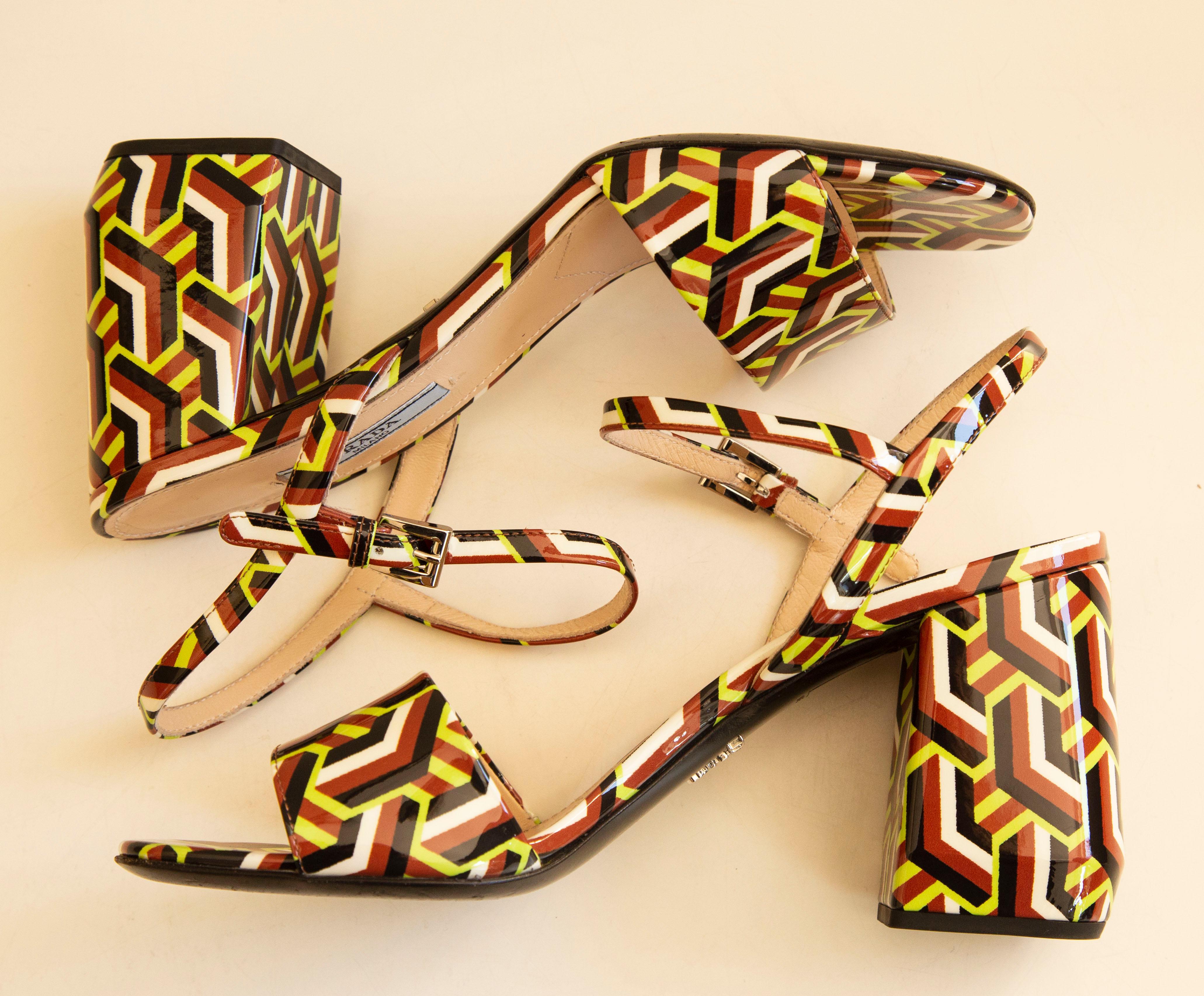 2010s Prada Abstract Pattern Multicolor Patent Leather Sandals In Excellent Condition In Arnhem, NL