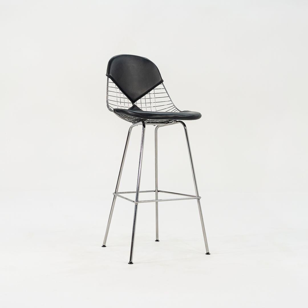 Américain 2010s Ray and Charles Eames for Herman Miller Wire Bar Stool w/ Bikini Pad (tabouret de bar en fil de fer) en vente