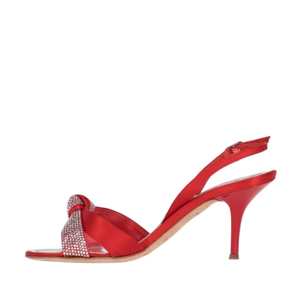 René Caovilla red satin heeled sandals, with decorative knot and rhinestones. Shoes show signs of wear, as shown in the pictures.

Years: 2010s
Made in Italy

Size: 36 EU

Heel height: 7 cm
Insole length: 23 cm