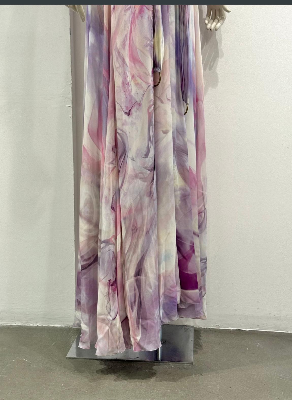 2010s Roberto Cavalli marble print maxi dress

This 2010s Roberto Cavalli maxi dress is a fluid, ethereal piece showcasing the brand’s love for vibrant prints. Made from lightweight silk, it features a pastel marble motif and a flowing silhouette