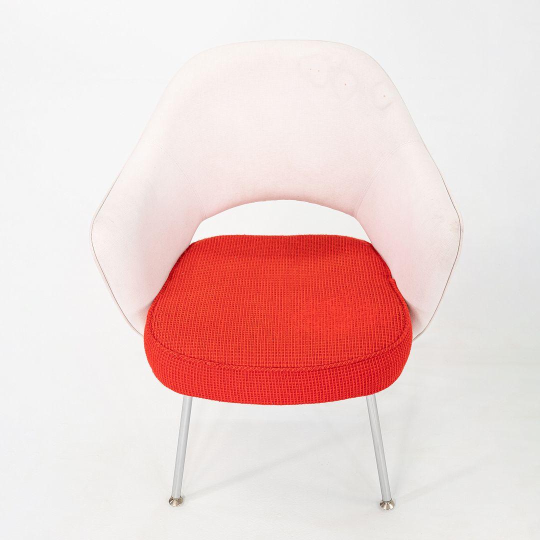 2010s Ensemble de 4 fauteuils de direction Eero Saarinen pour Knoll en tissu bicolore Bon état - En vente à Philadelphia, PA