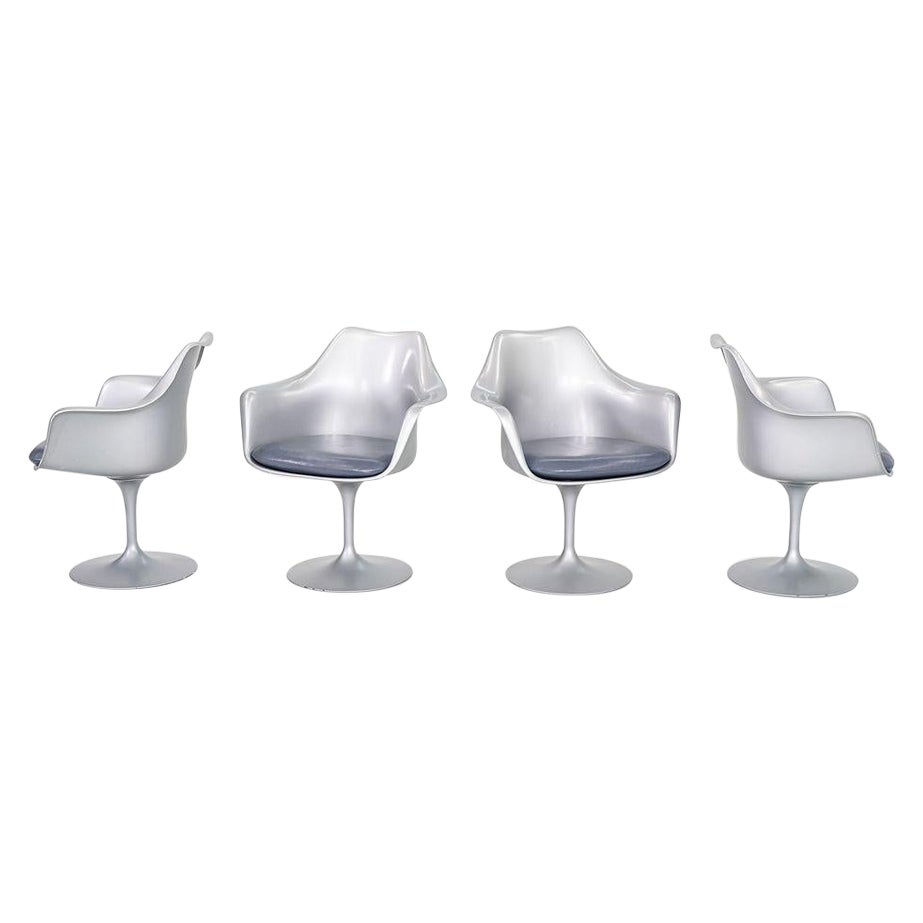 2010er Set aus vier Tulip-Esszimmerstühlen von Eero Saarinen für Knoll in Grau im Angebot