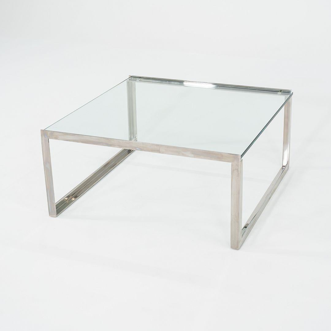Moderne 2010s Shelton Table d'appoint pour café SM en acier inoxydable avec plateau en verre 30 en vente