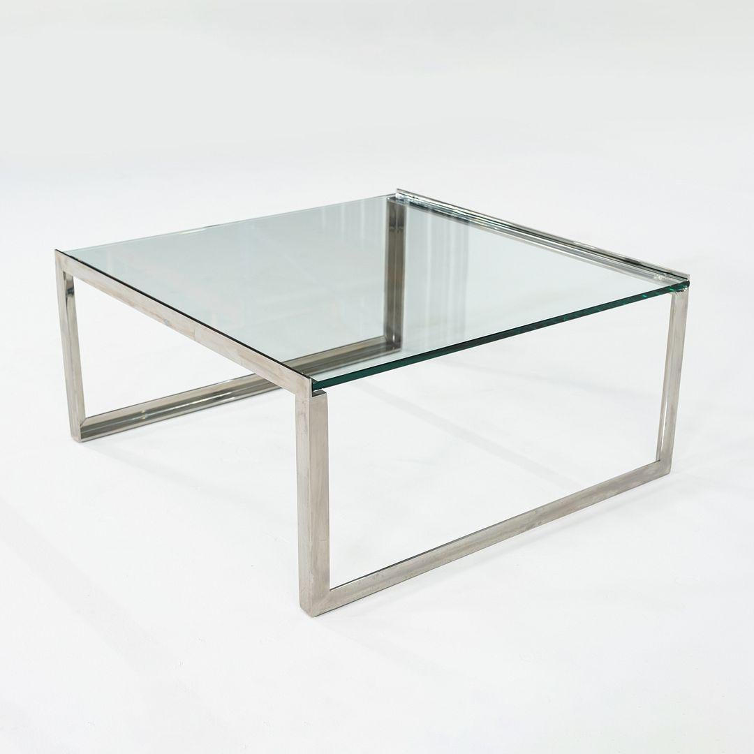 Américain 2010s Shelton Table d'appoint pour café SM en acier inoxydable avec plateau en verre 30 en vente