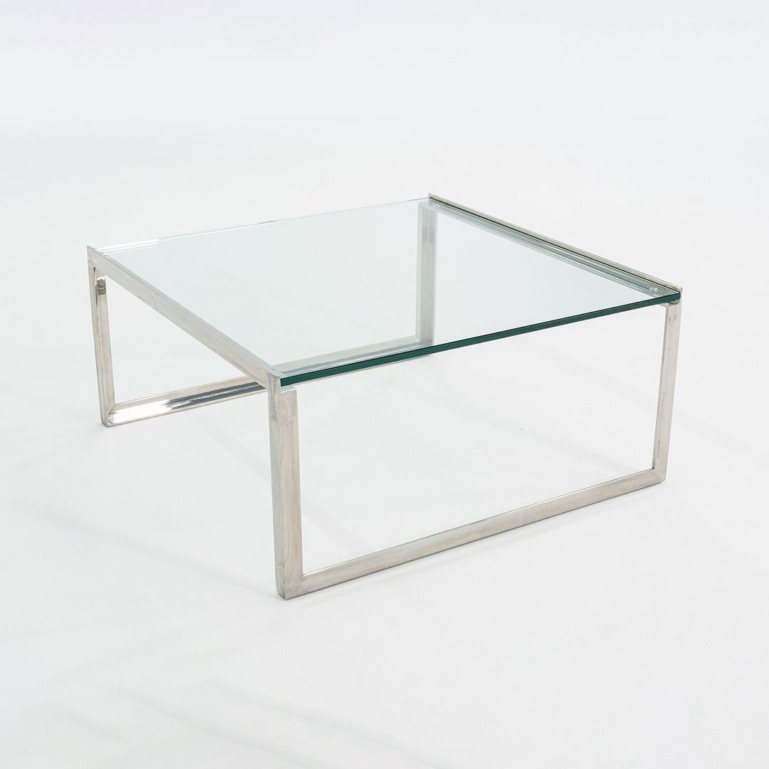 2010s Shelton Table d'appoint pour café SM en acier inoxydable avec plateau en verre 30 Bon état - En vente à Philadelphia, PA
