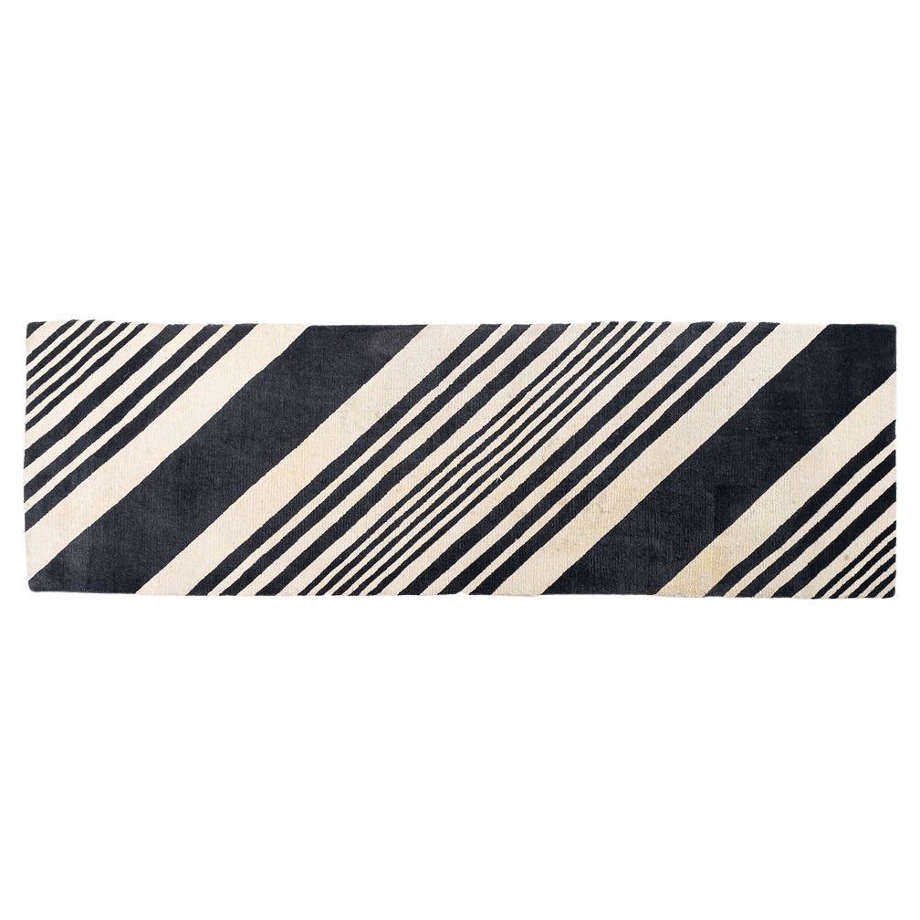 2010s Sue Timney für The Rug Company Bias Cut Teppich 96x30" im Angebot
