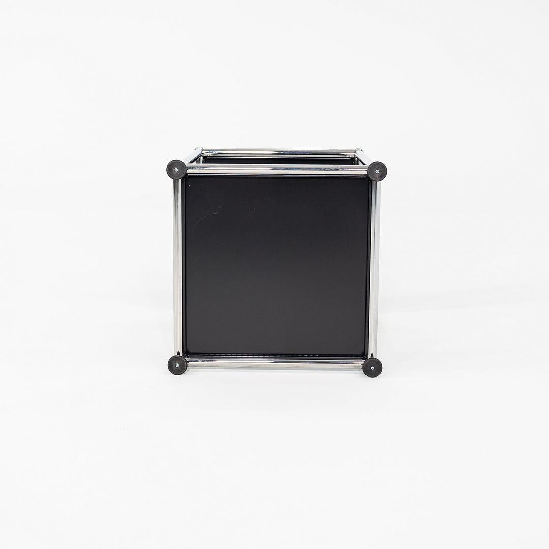 2010s USM Haller Table d'appoint de second cycle en noir 14 x 14 x 21 en vente 3