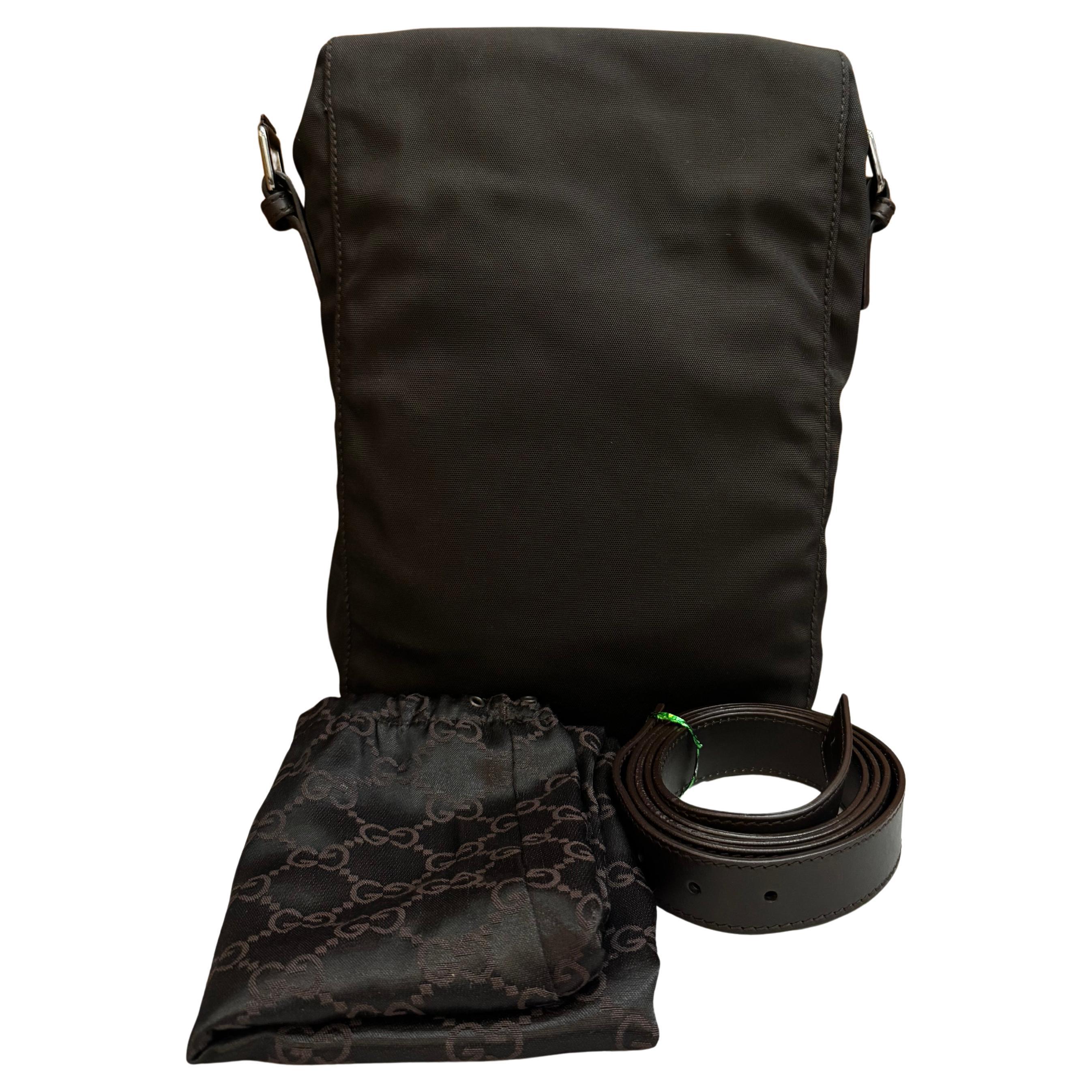 This GUCCI messenger bag is crafted of canvas and cowhide leather in chocolate brown featuring silver toned hardware. Front flap buckle closure opens to a brown monogram jacquard interior with a zippered pocket. This messenger bag also features a