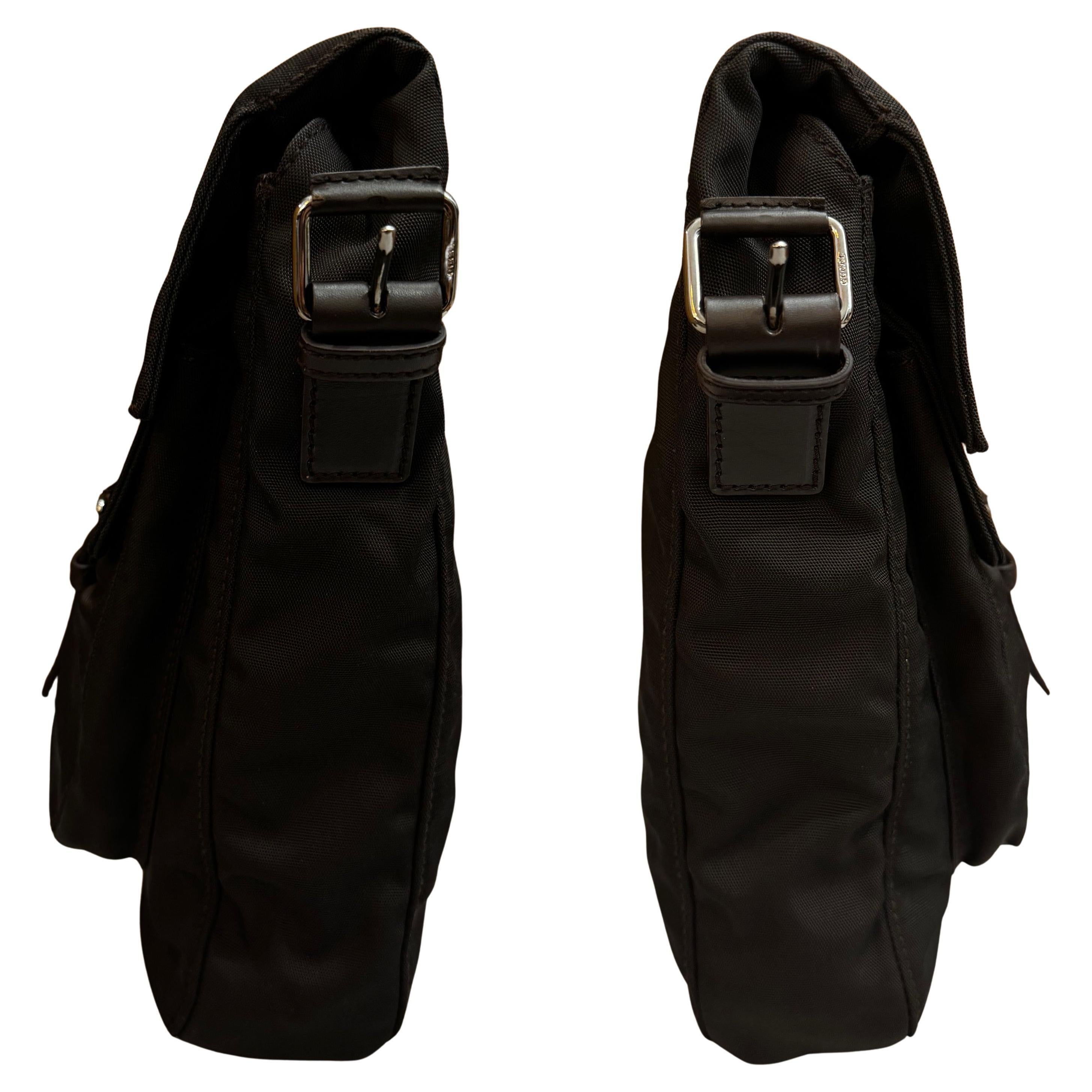 Black 2000s Vintage GUCCI Canvas Messenger Bag Chocolate Brown For Sale