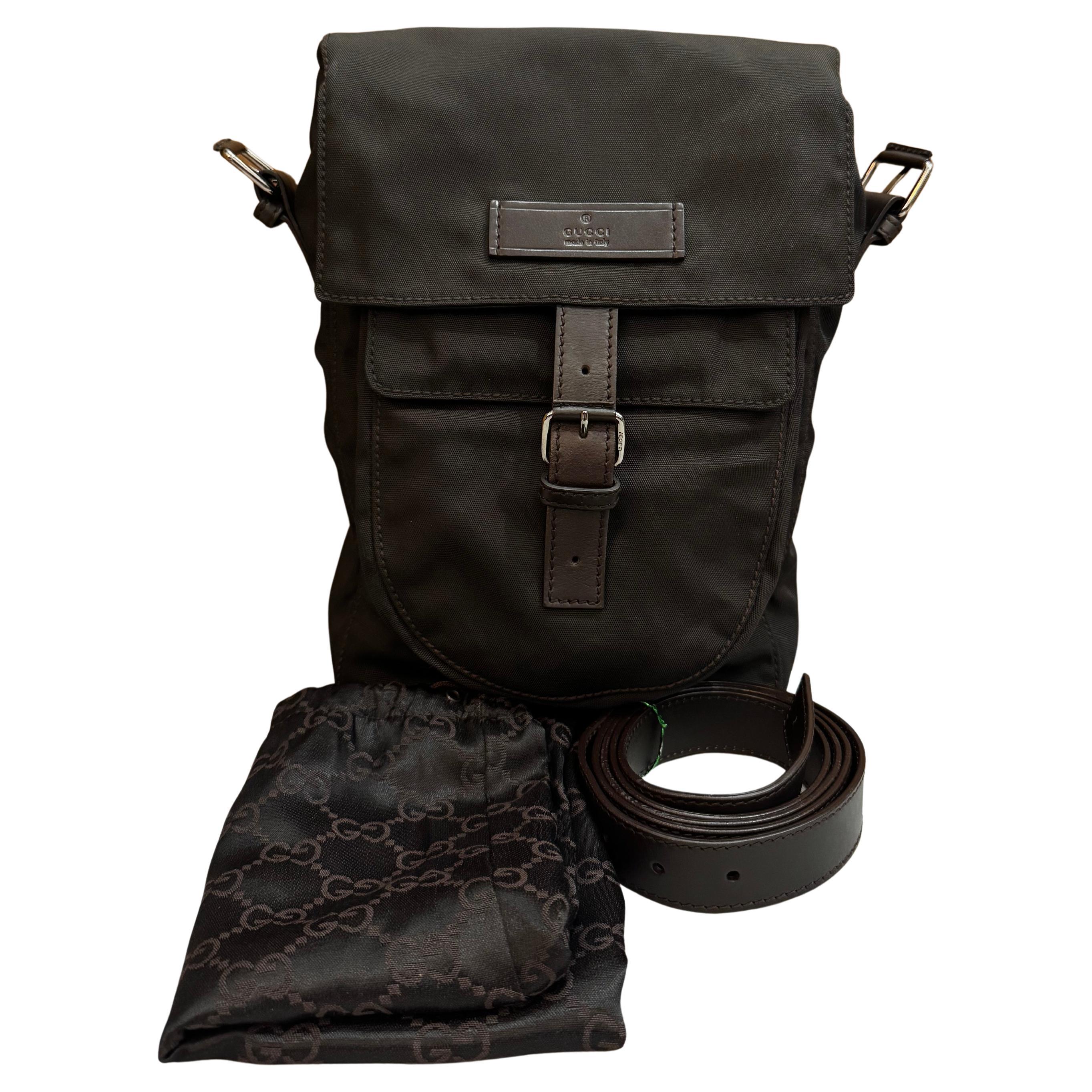 2000s Vintage GUCCI Canvas Messenger Bag Chocolate Brown For Sale