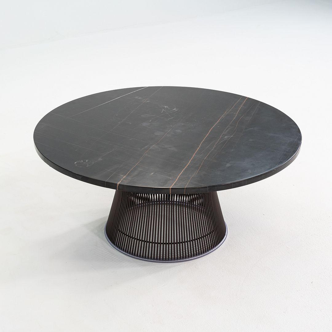 Table basse des années 2010 Warren Platner pour Knoll avec base en bronze et plateau en marbre de 36 pouces Bon état - En vente à Philadelphia, PA