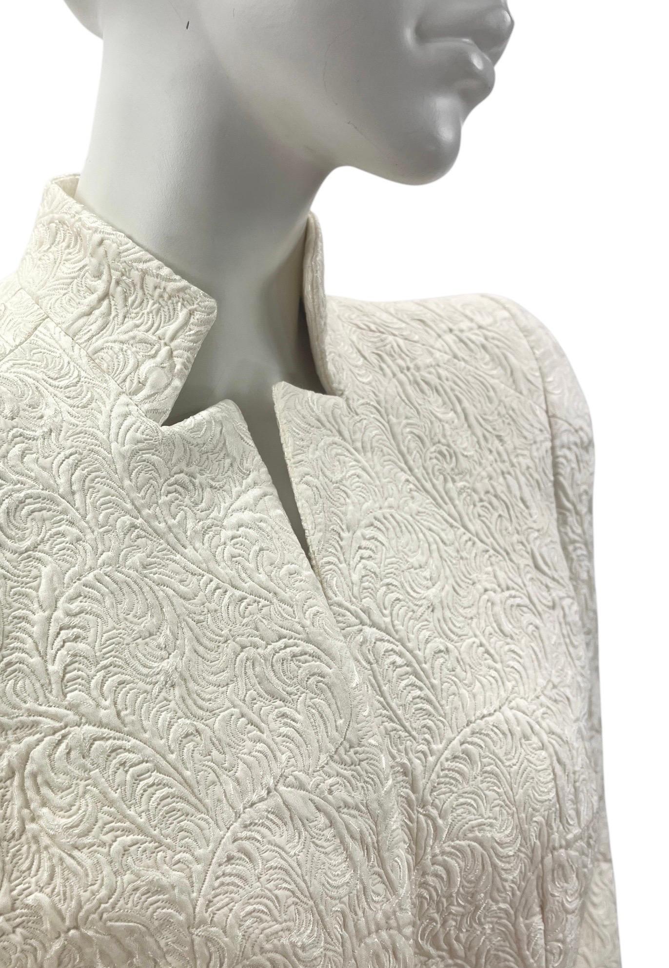 Grigio 2011 Alexander McQueen Abito con giacca e gonna in broccato bianco perlato in vendita