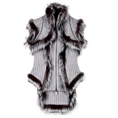 2011 Alexander McQueen Gilet Frock Coat in tweed argento con pelliccia di volpe