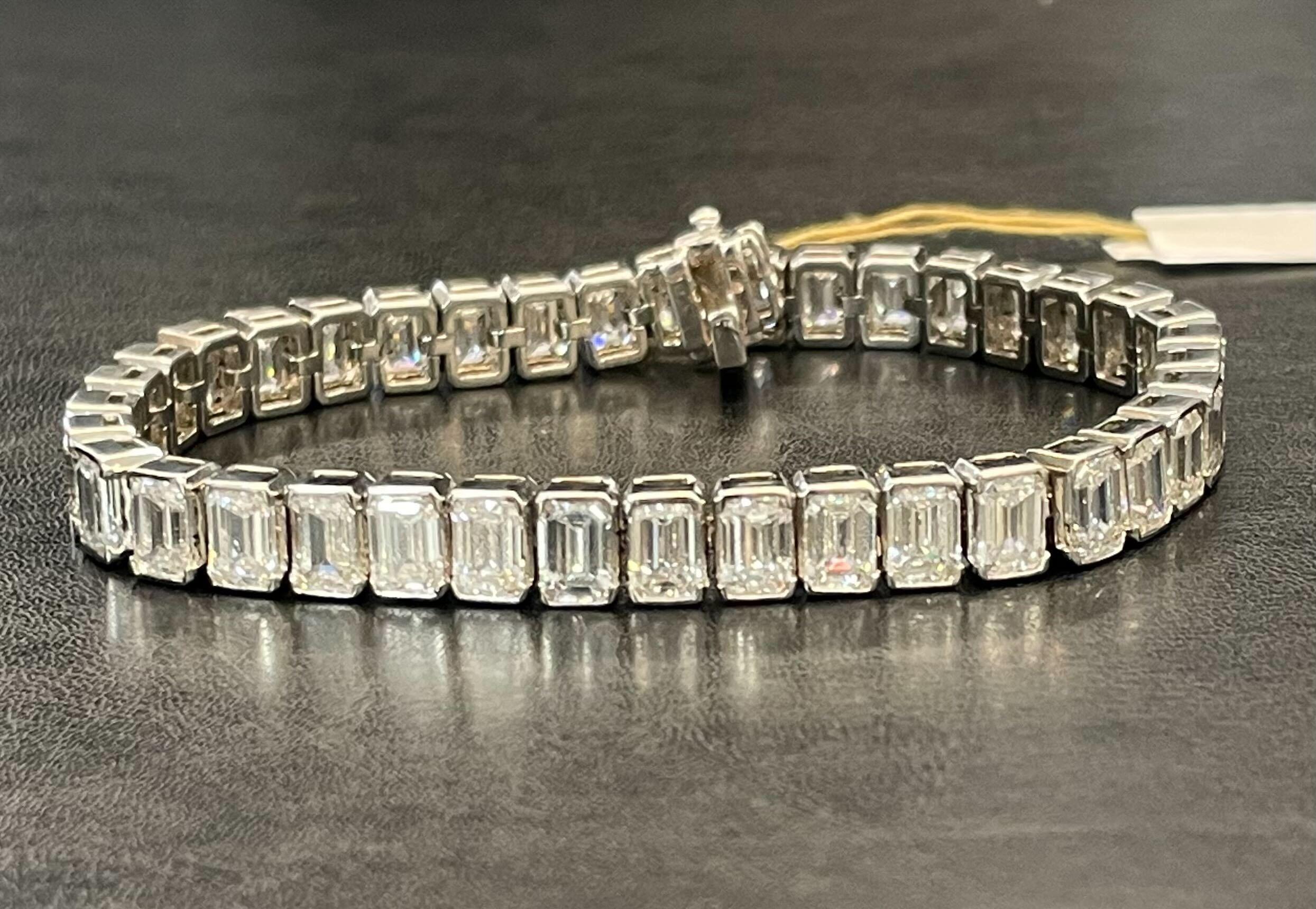 The bracelet is made of 14k white gold and features a combination of lab-grown diamonds and emeralds. The lab-grown diamonds have a high quality with DEF color and VVS2-VS1 clarity, while the emeralds are of unspecified cut but likely chosen to