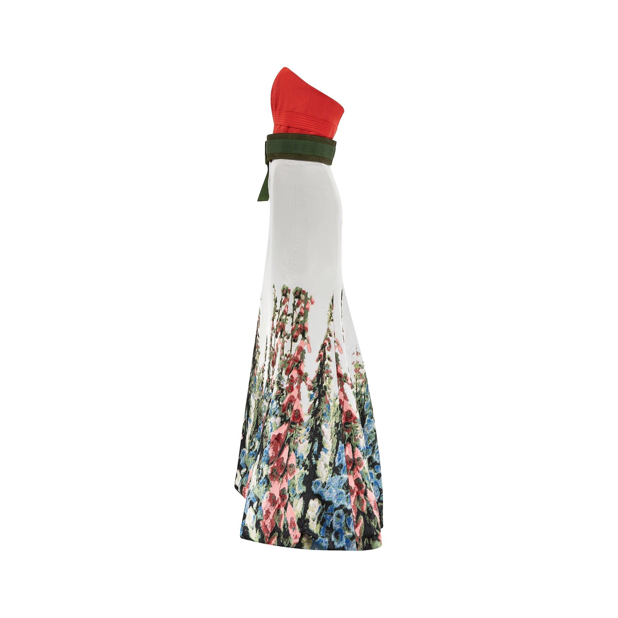 Carolina Herrera’s Spring 2011 collection took inspiration from traditional Korean clothing and 18th century botanical plates. As Vogue wrote, the runway show “nailed the understated grandeur that's long been a Herrera signature”. This standout