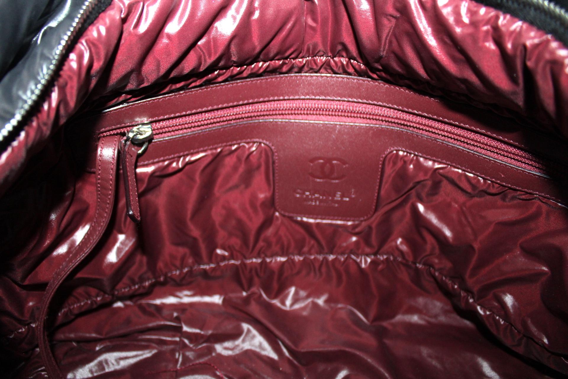 2011 Chanel Black Nylon Coco Cocoon Shoulder Bag In Excellent Condition In Torre Del Greco, IT