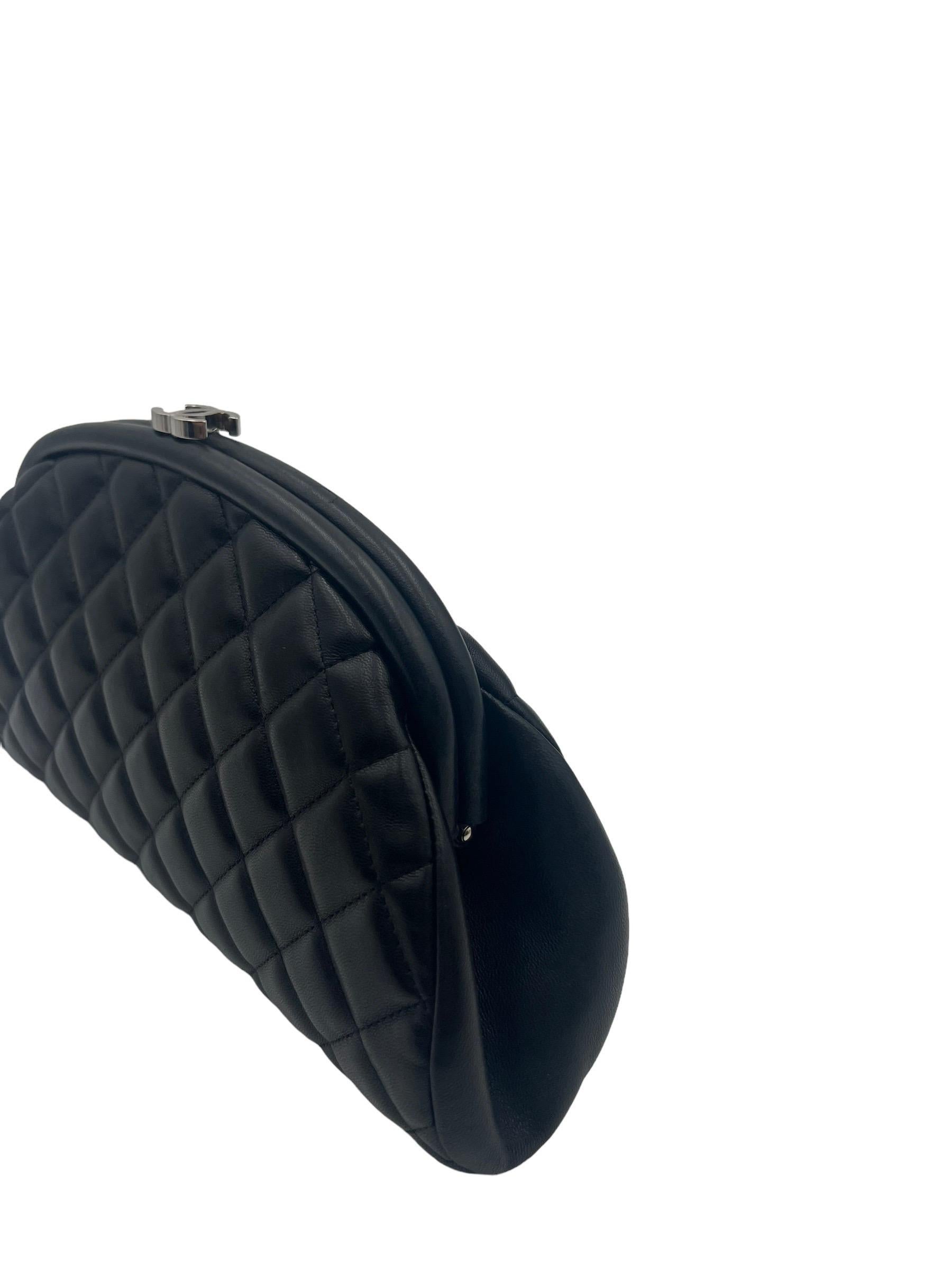 2011 Chanel Clutch Timeless Black Leather Handle Bag  In Excellent Condition In Torre Del Greco, IT