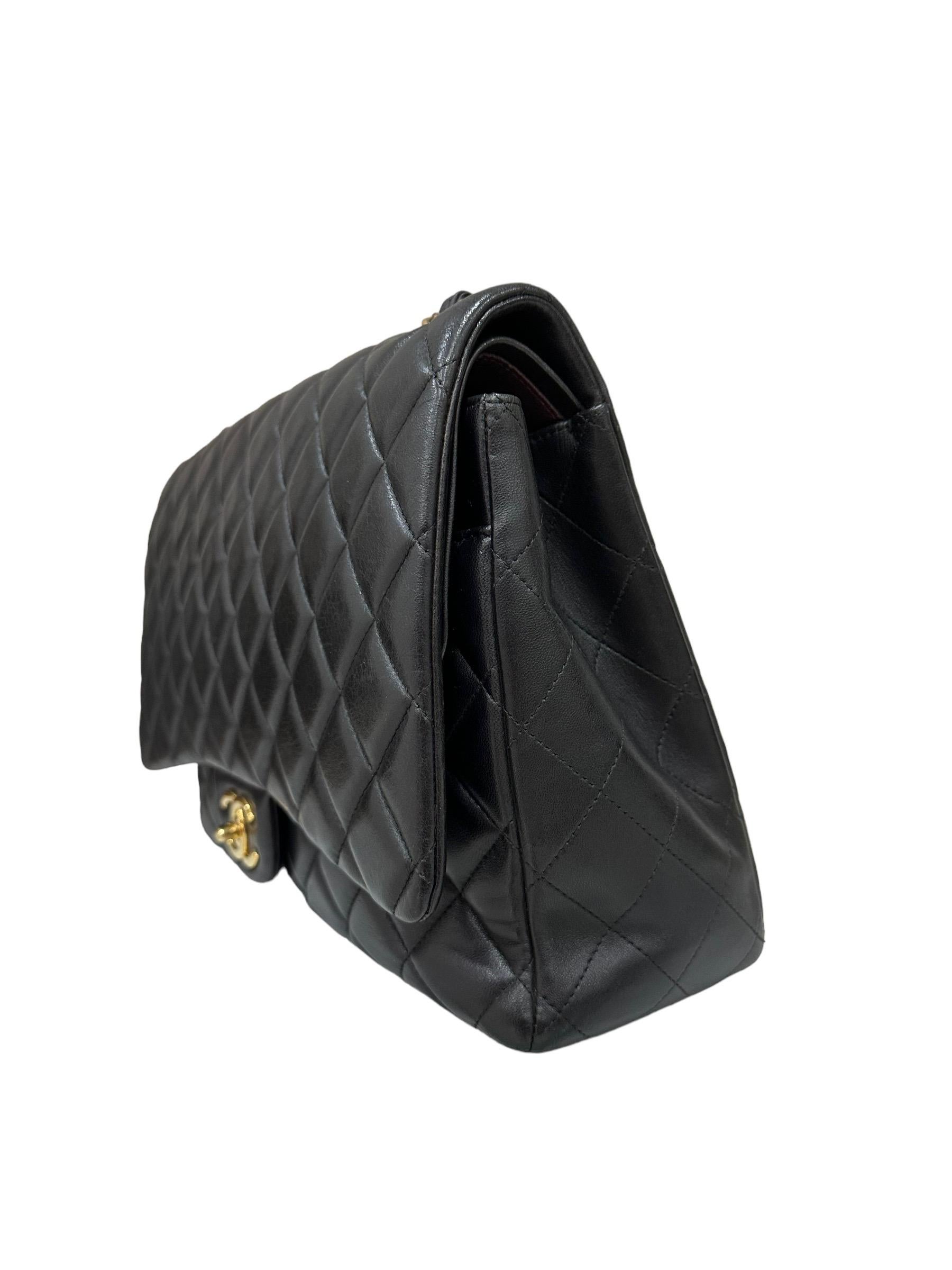 Noir 2011 Chanel - Timeless Maxi Jumbo - Sac à bandoulière en cuir noir en vente