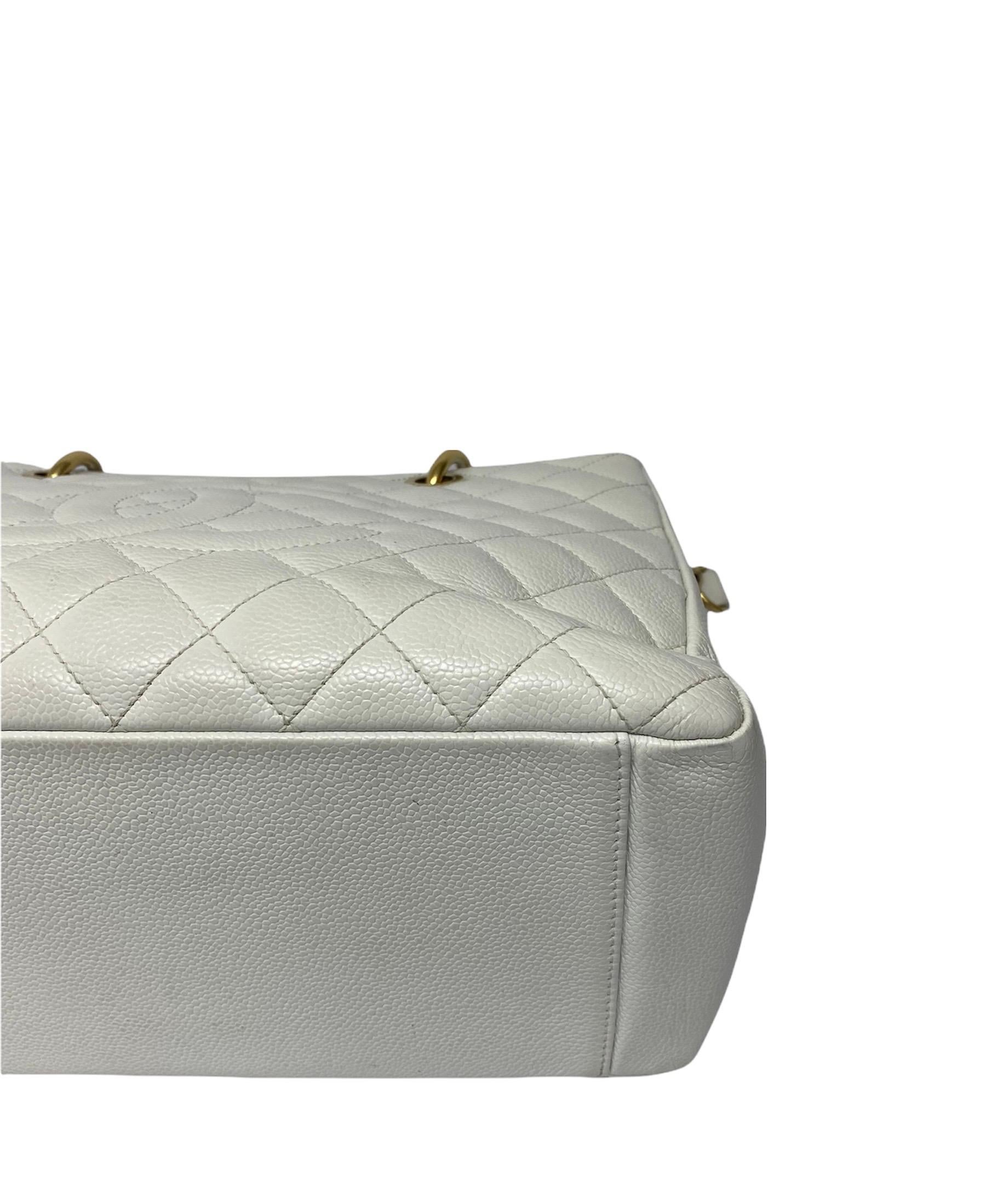 2011 Chanel White Leather GST Bag In Excellent Condition In Torre Del Greco, IT