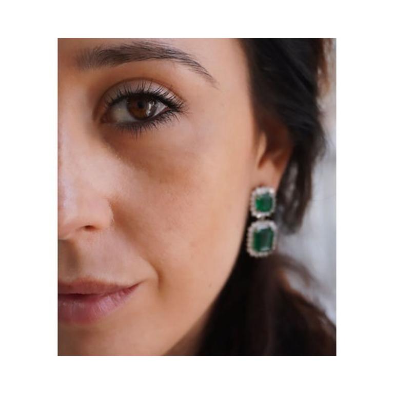Women's 20.11 Ct Emerald Dangle Earrings For Sale