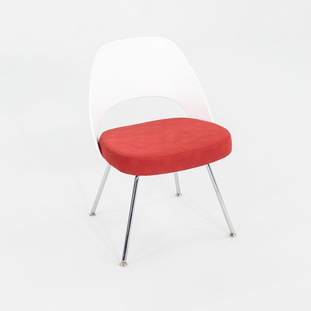Moderno 2011 Eero Saarinen per Knoll Sedie direzionali senza braccioli in bianco in vendita