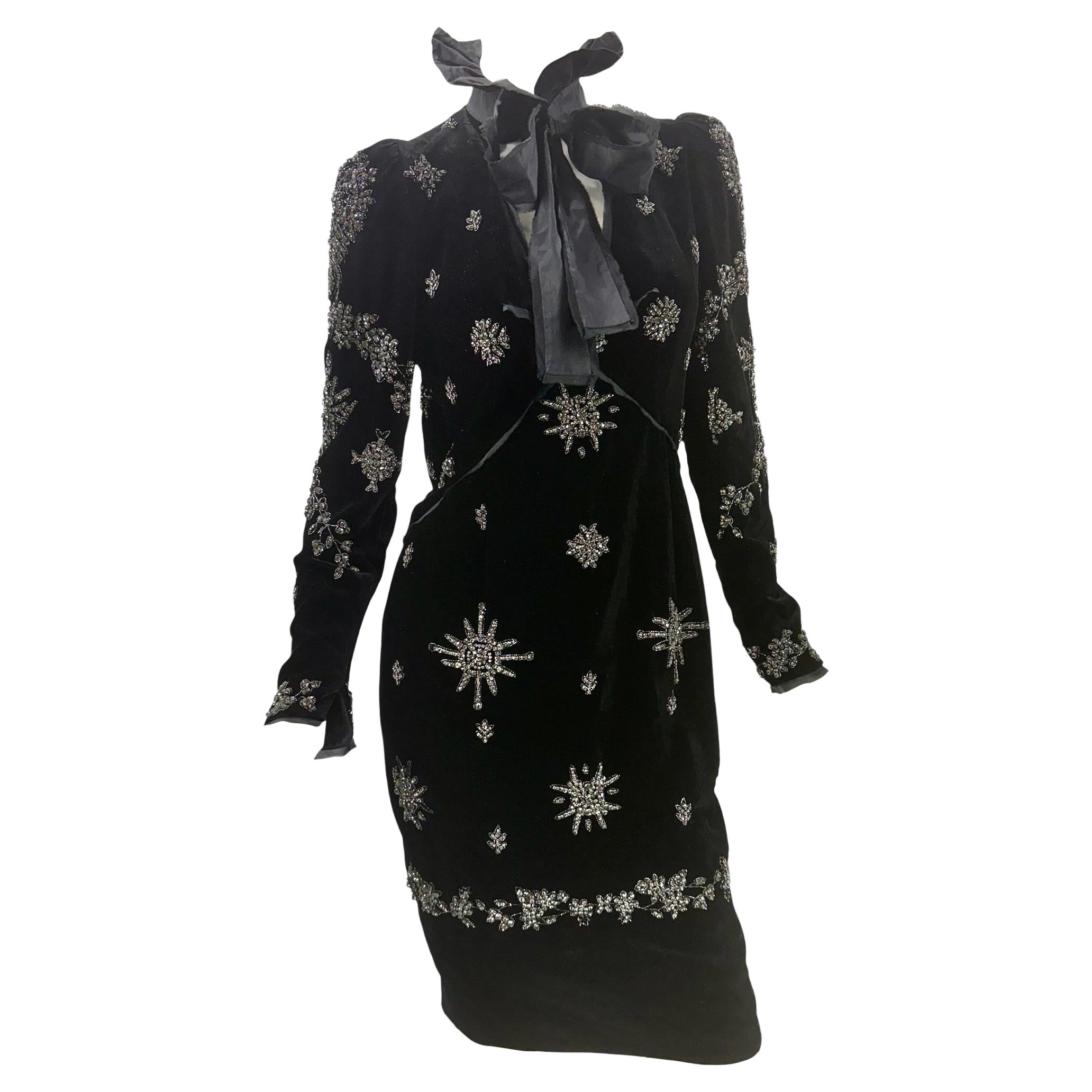 2011 Emilio Pucci Schwarzes Samtkleid mit Kristallverzierungen
