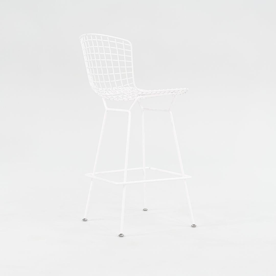 2011 Harry Bertoia für Knoll Barhocker in Weiß, Modell 428C, 9x verfügbar im Zustand „Gut“ im Angebot in Philadelphia, PA
