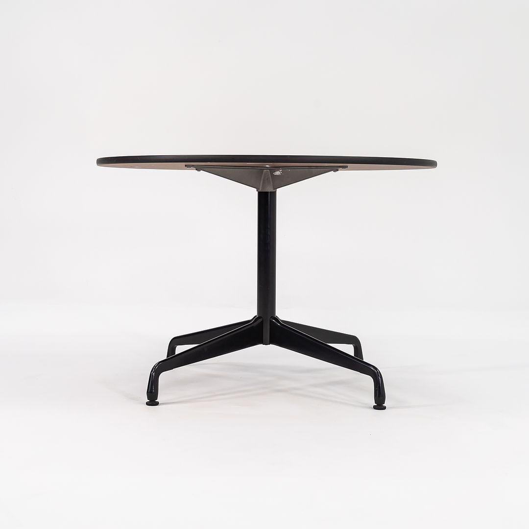 Moderne 2011 Herman Miller Eames Contract Dining Table 42 inch Round Faux Oak 3x Avail en vente