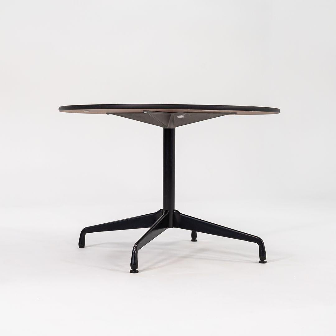 2011 Herman Miller Eames Contract Dining Table 42 inch Round Faux Oak 3x Avail Excellent état - En vente à Philadelphia, PA