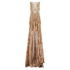 2011 Julien Macdonald - Vestito con stampa di felci in pizzo e applicazioni in oro e beige