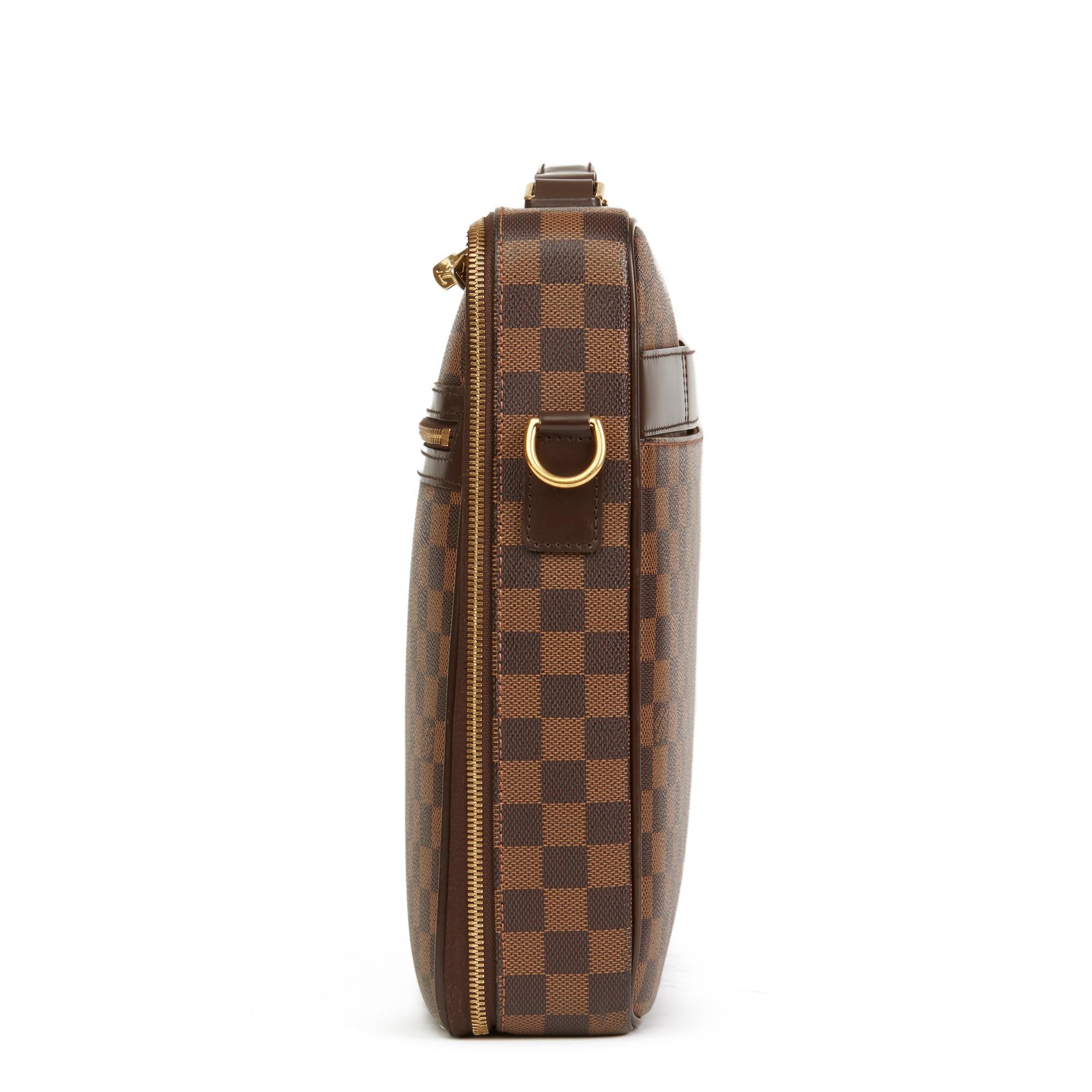 LOUIS VUITTON
Brown Damier Ebene Coated Canvas Sabana Computer Case

Reference: HB2548
Serial Number: MB4101
Age (Circa): 2011
Accompanied By: Shoulder Strap, Padlock, Keys
Authenticity Details: Date Stamp (Made in France)
Gender: Unisex
Type: