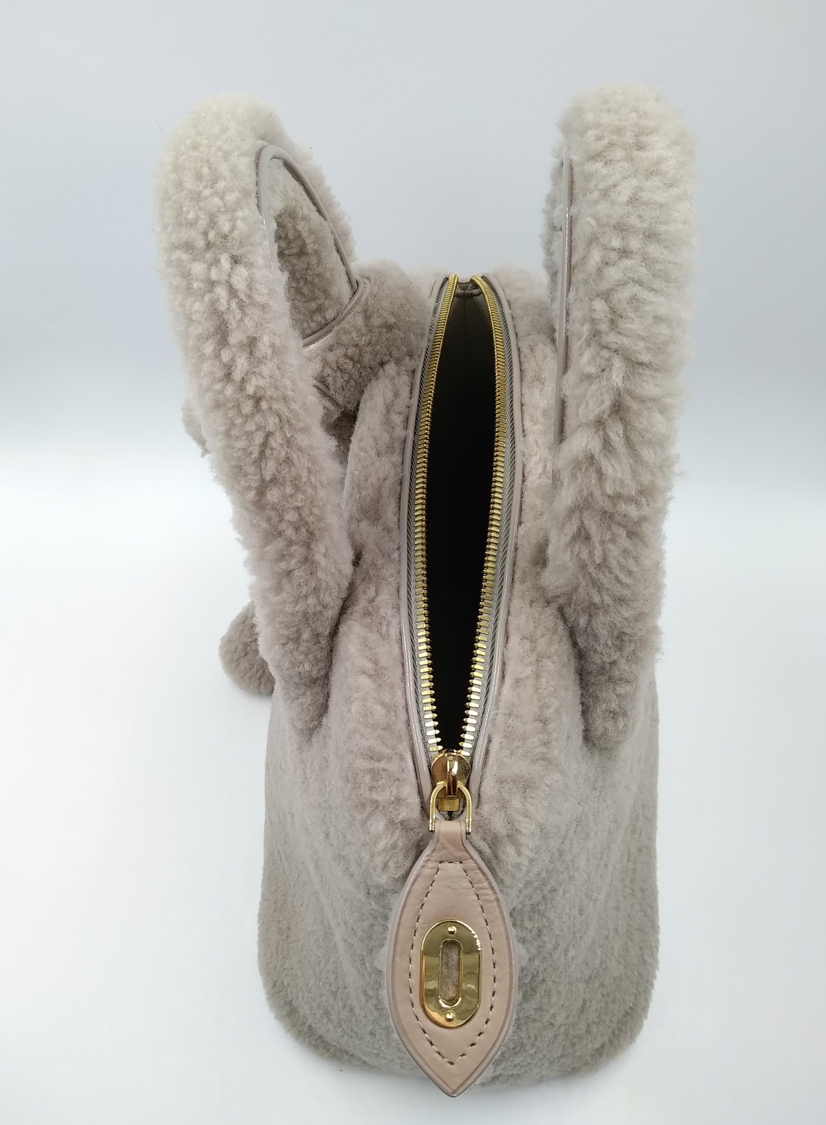 2011 Louis Vuitton Grey Shearling Pulsion Lockit bag For Sale 3