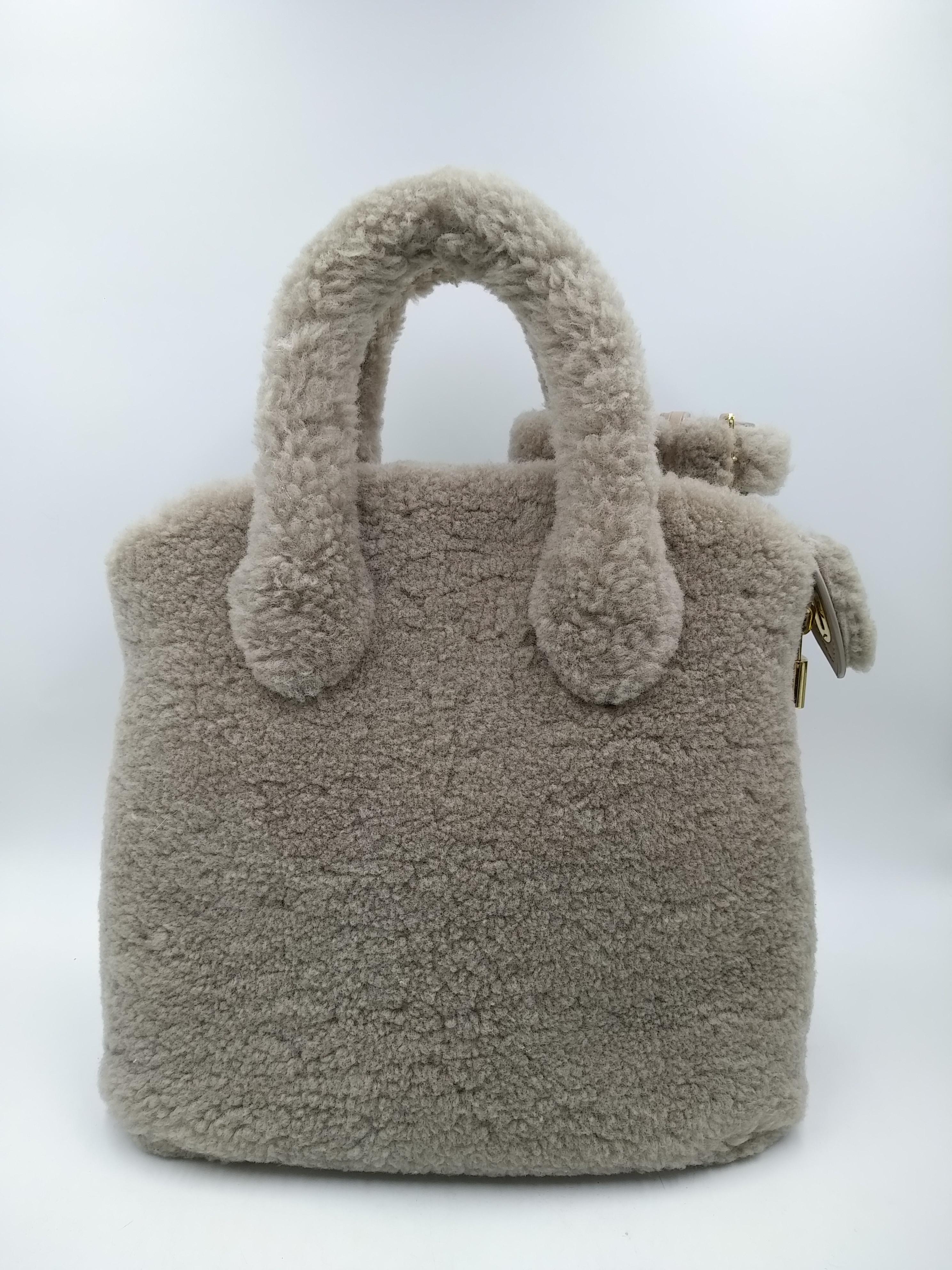 2011 Louis Vuitton Grey Shearling Pulsion Lockit bag For Sale 4