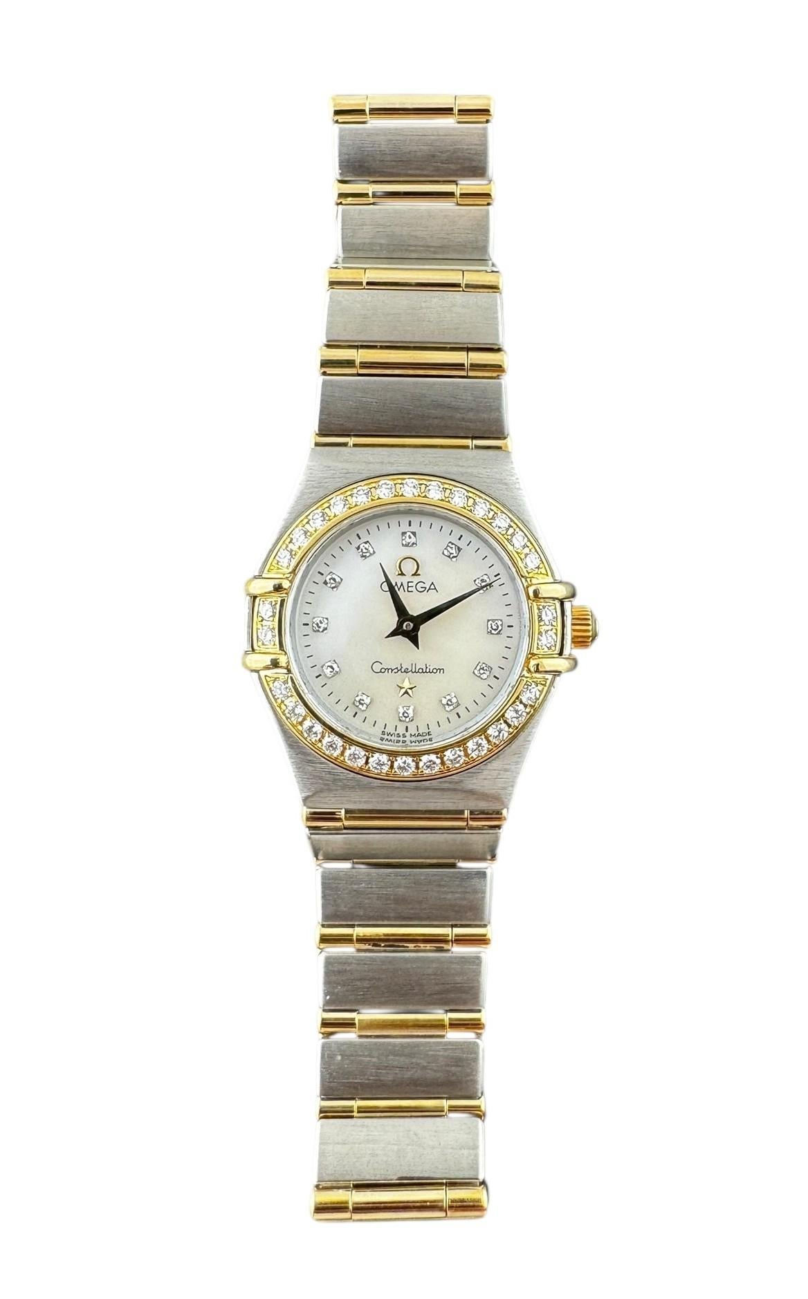 2011 Omega Constellation Mini Damen Diamant Uhr

Modell: 1267.75.00

Diese luxuriöse Omega Constellation für Damen ist aus Edelstahl mit 18-karätigen Stegen am Band.

Diamant-Lünette und -Zifferblatt

Zifferblatt aus Perlmutt

Das Gehäuse hat einen