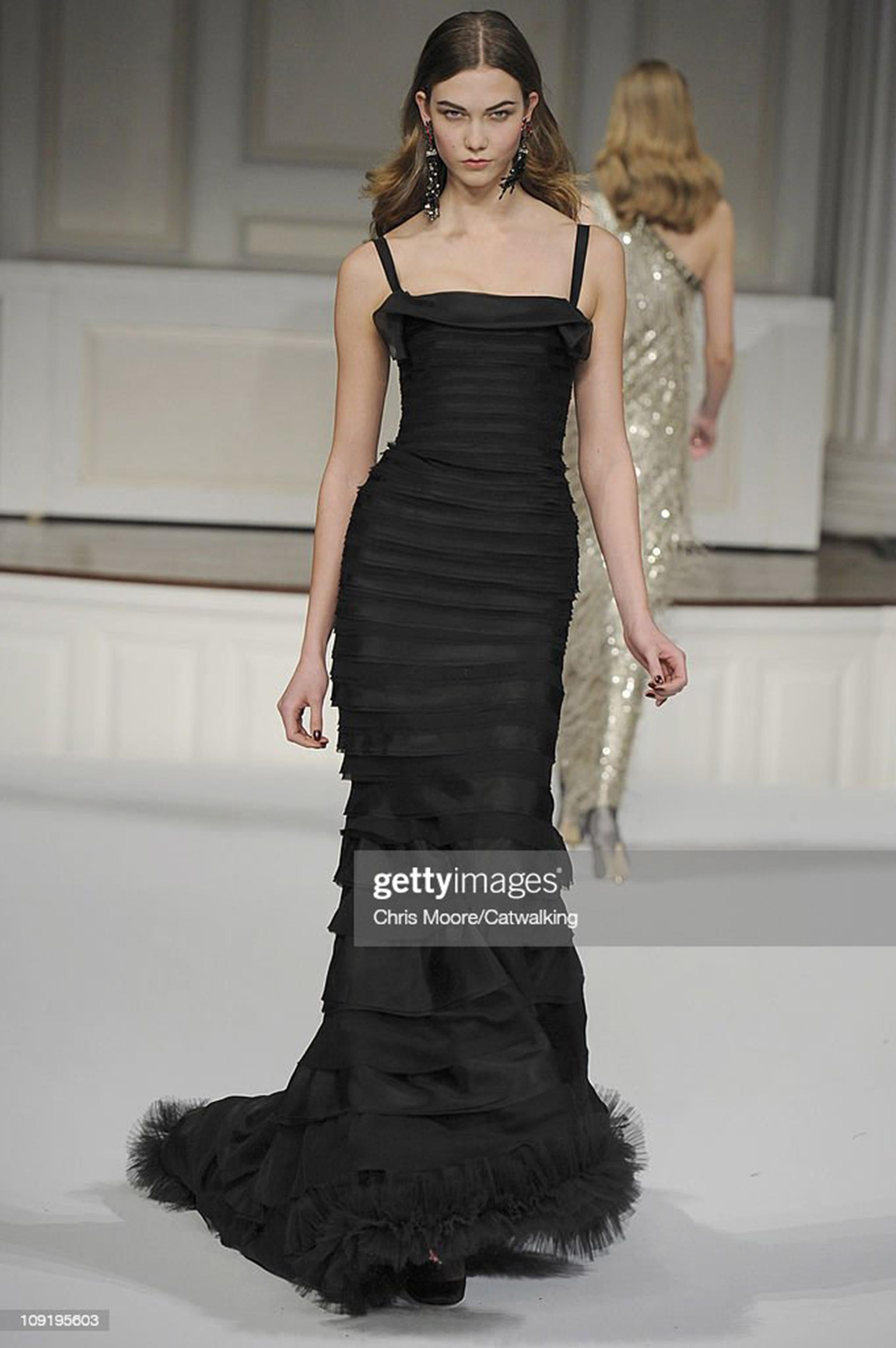 2011 Oscar de la Renta Runway Black Ruched Silk Hourglass Trained Mermaid Gown  8