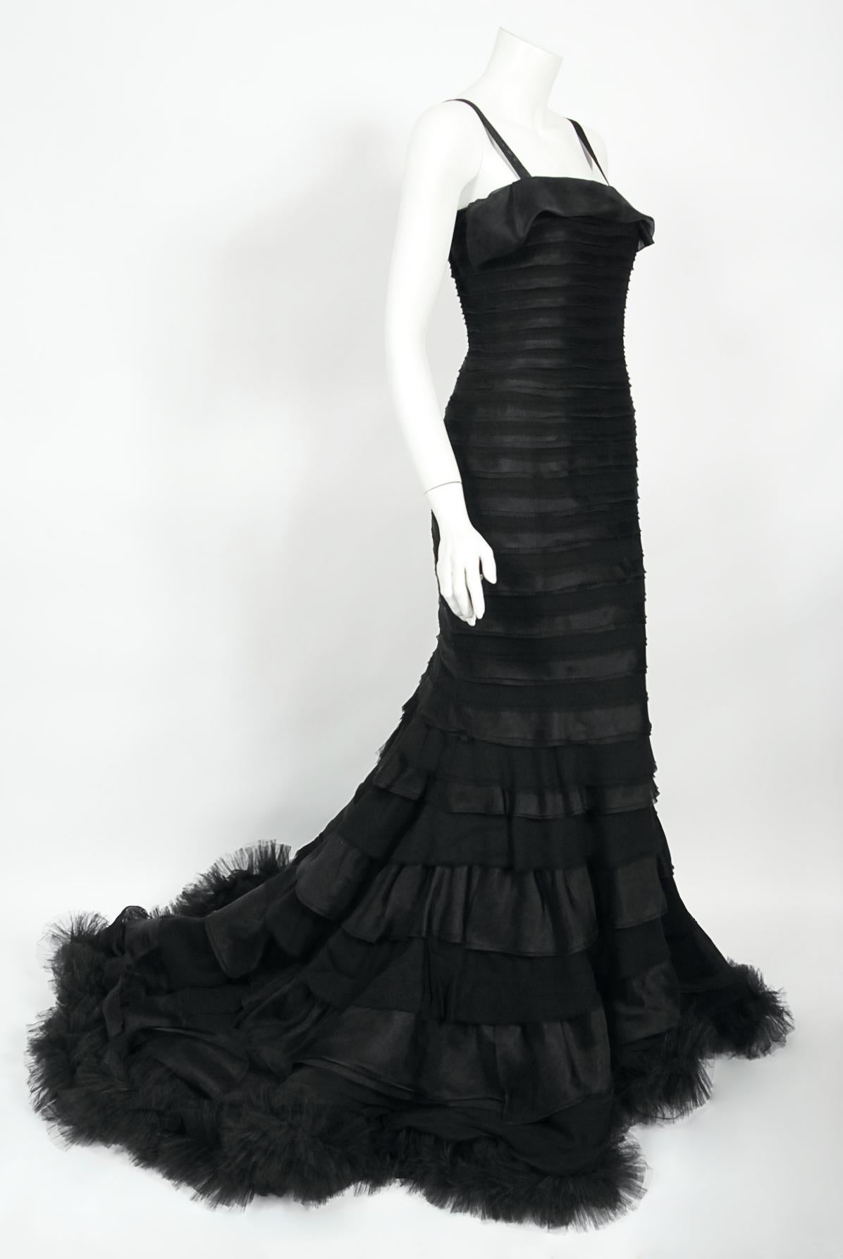 Women's 2011 Oscar de la Renta Runway Black Ruched Silk Hourglass Trained Mermaid Gown 