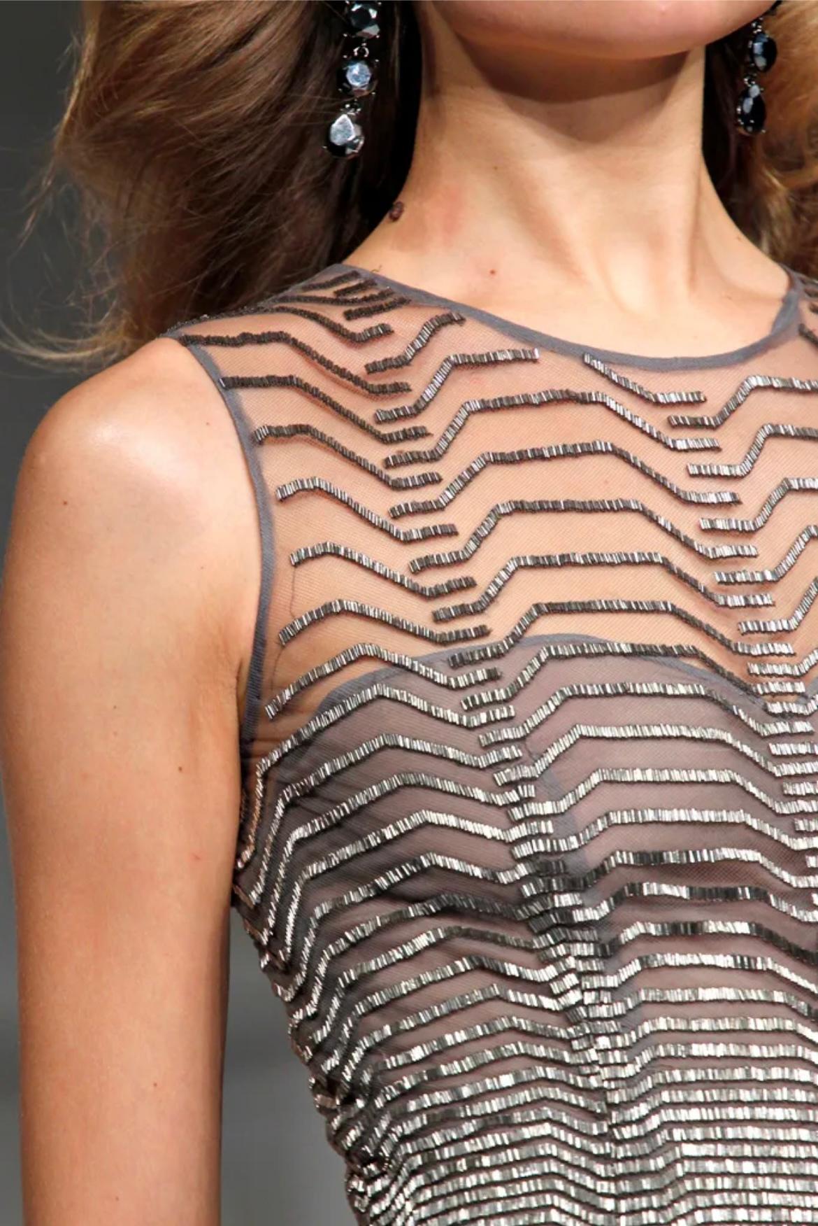 2011 Oscar De La Renta Laufsteg Transparenter Mocha-Maxi-Dress mit Perlenbesatz und All-Over-Perlen im Angebot 2