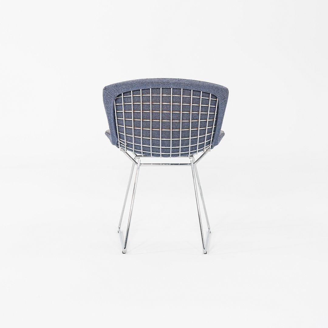 2011 Paire de chaises d'appoint en fil de fer Harry Bertoia pour Knoll avec coussinets complets en vente 3