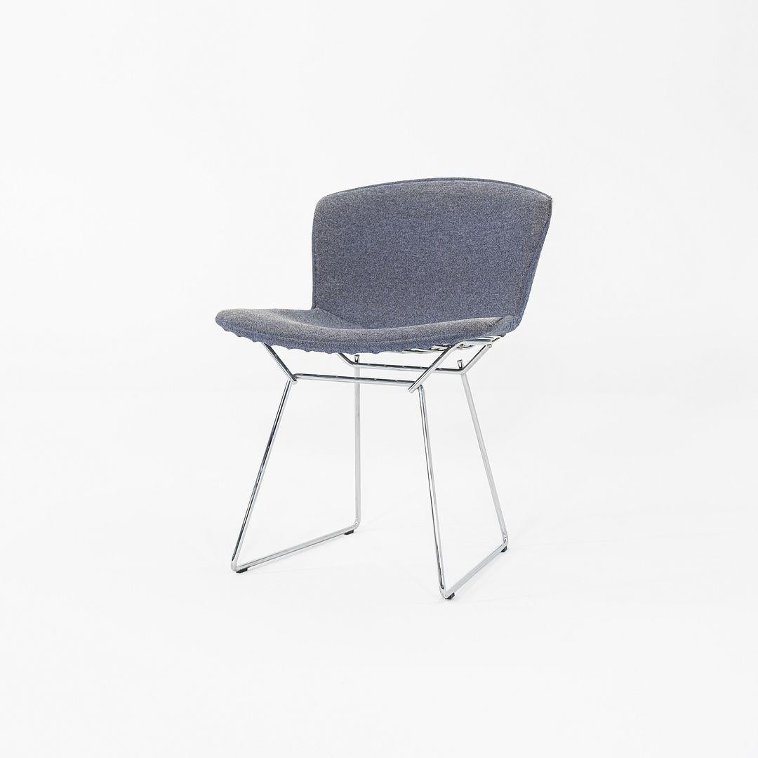 Américain 2011 Paire de chaises d'appoint en fil de fer Harry Bertoia pour Knoll avec coussinets complets en vente