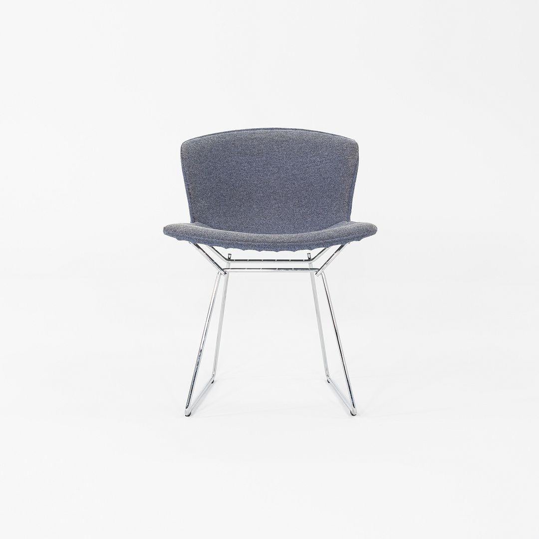 2011 Paire de chaises d'appoint en fil de fer Harry Bertoia pour Knoll avec coussinets complets Bon état - En vente à Philadelphia, PA