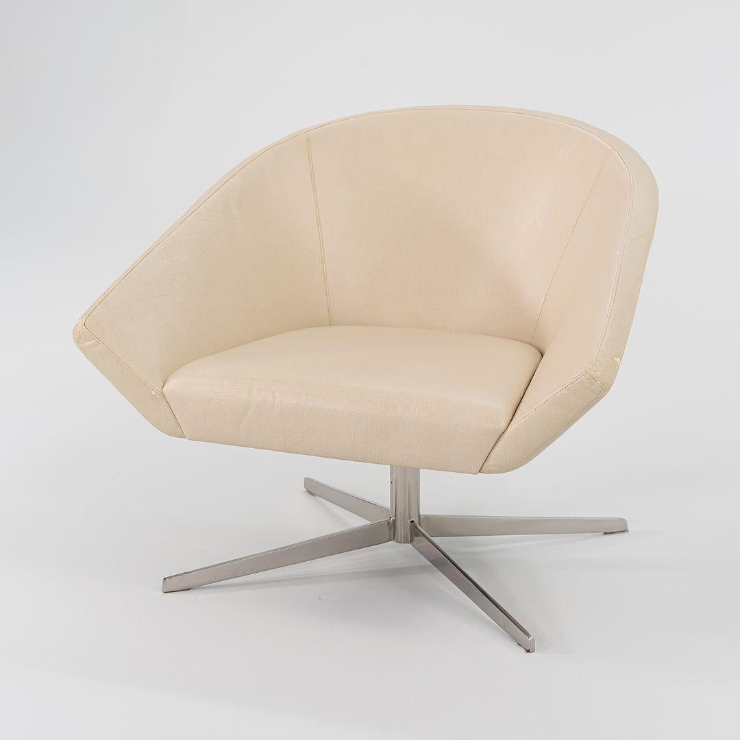 Moderne Fauteuils de salon Remy 2011 de Jeffrey Bernett pour Bernhardt Design en cuir crème en vente